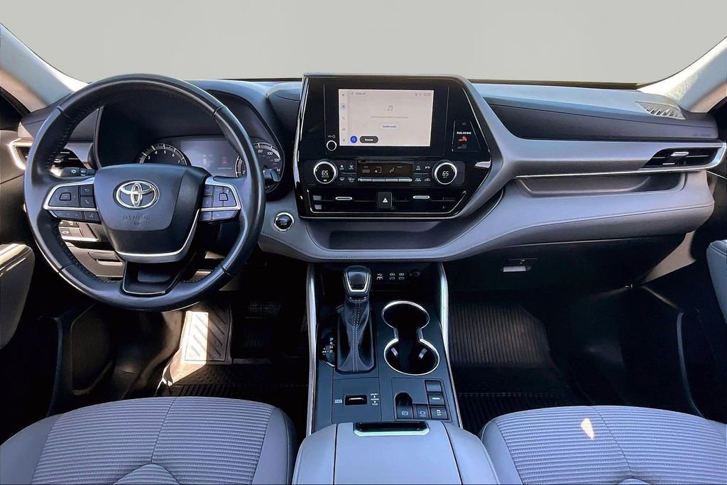 Used 2023 Toyota Highlander LE image 16