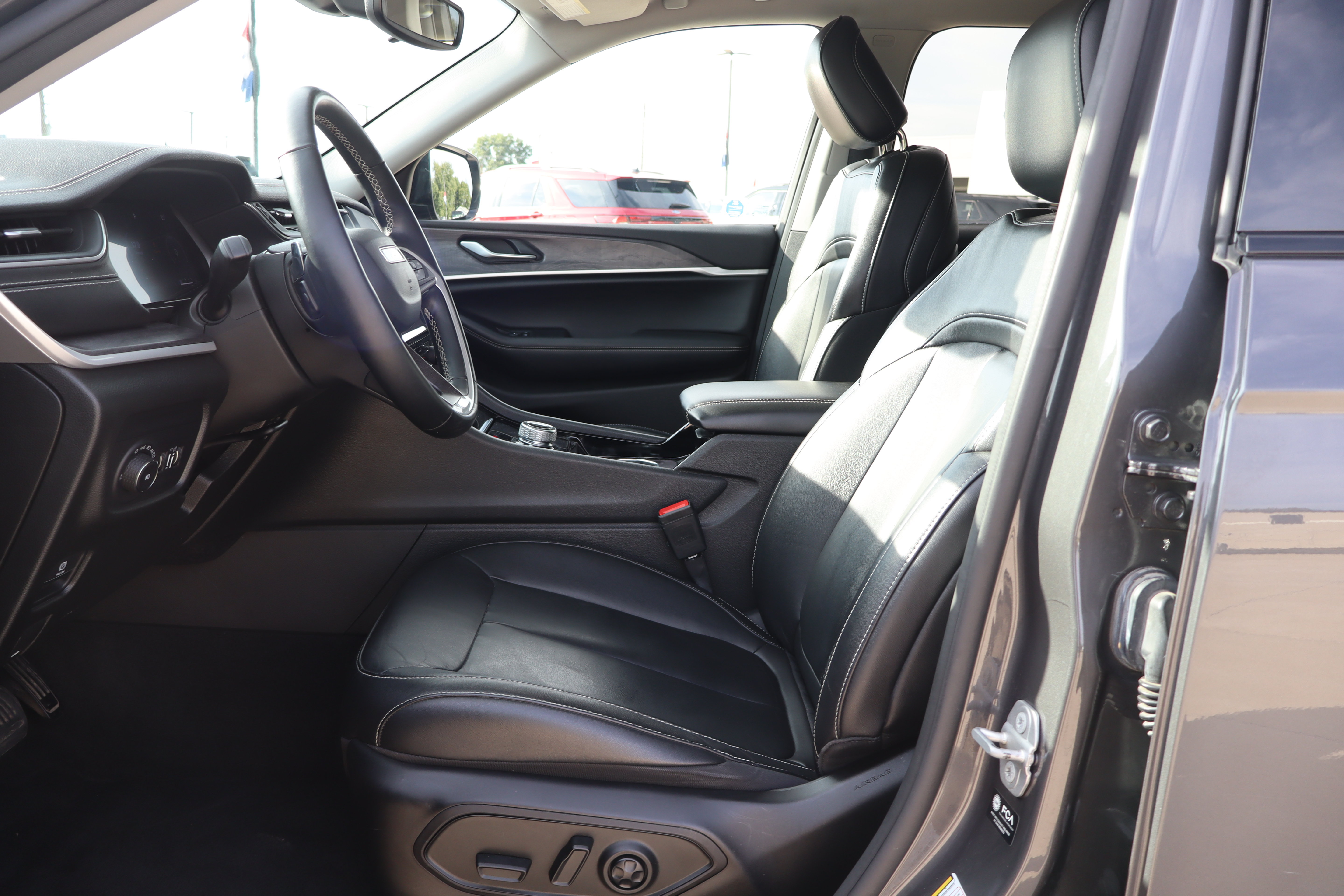 Used 2021 Jeep Grand Cherokee L Limited AWD/4WD image 9