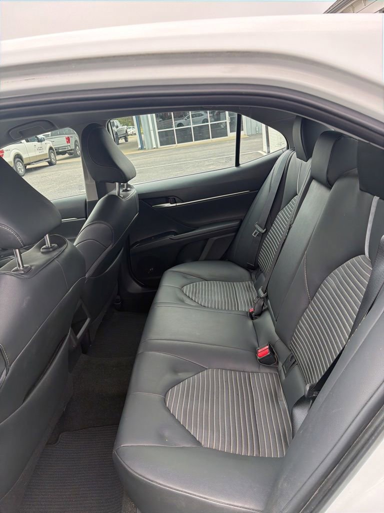 Used 2019 Toyota Camry SE FWD image 6