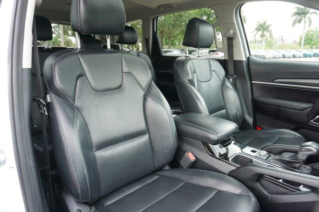 Used 2020 Kia Telluride S w/ S 8 Passenger Seating Package FWD image 2