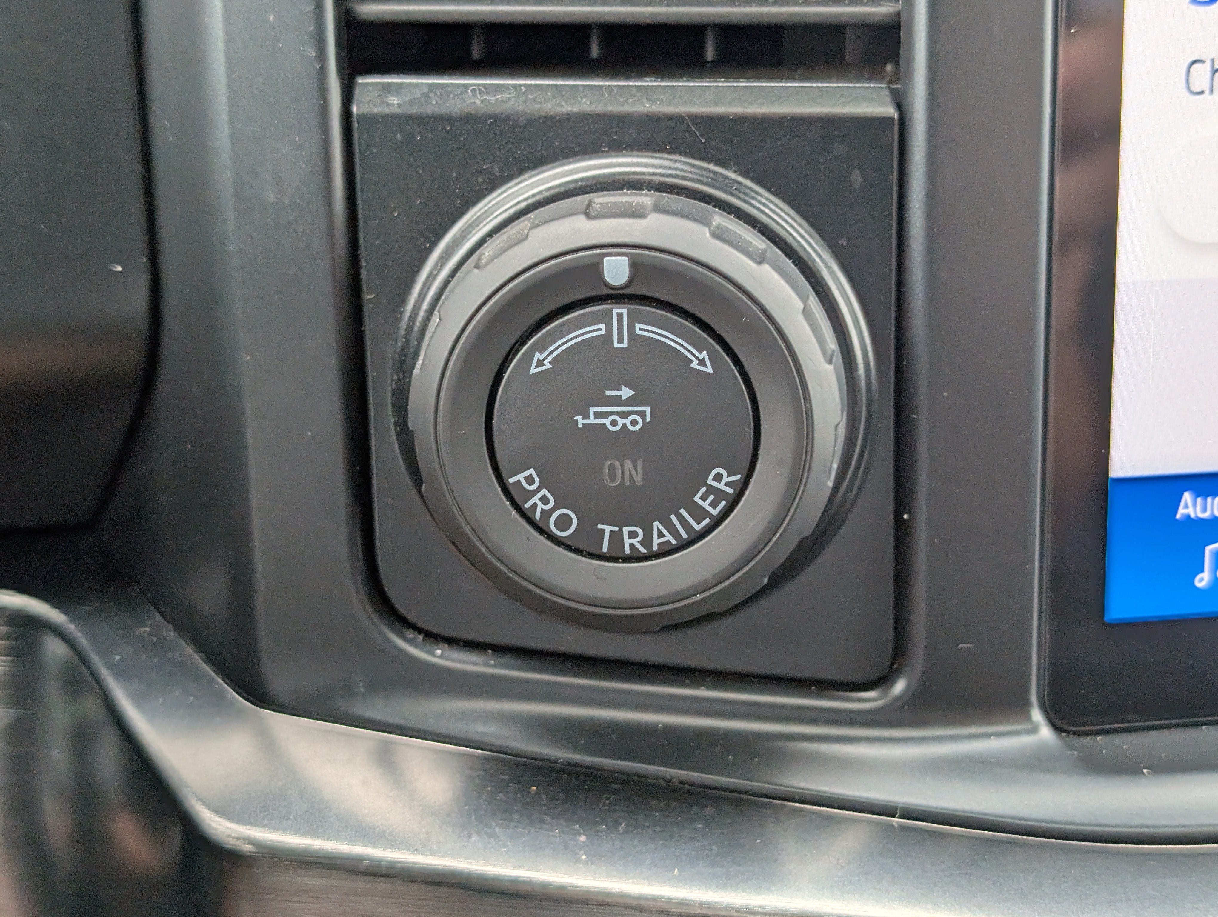 Certified 2024 Ford F250 Lariat w/ Lariat Ultimate Package AWD/4WD image 30