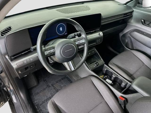 Used 2025 Hyundai Kona SEL FWD image 2