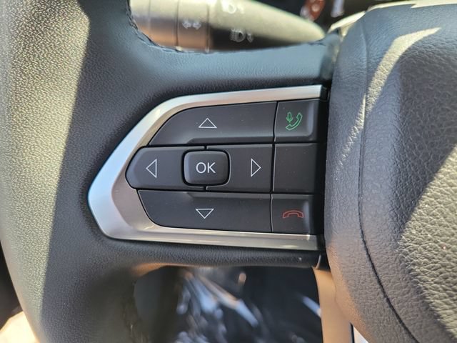 Used 2024 Jeep Compass Latitude AWD/4WD image 5