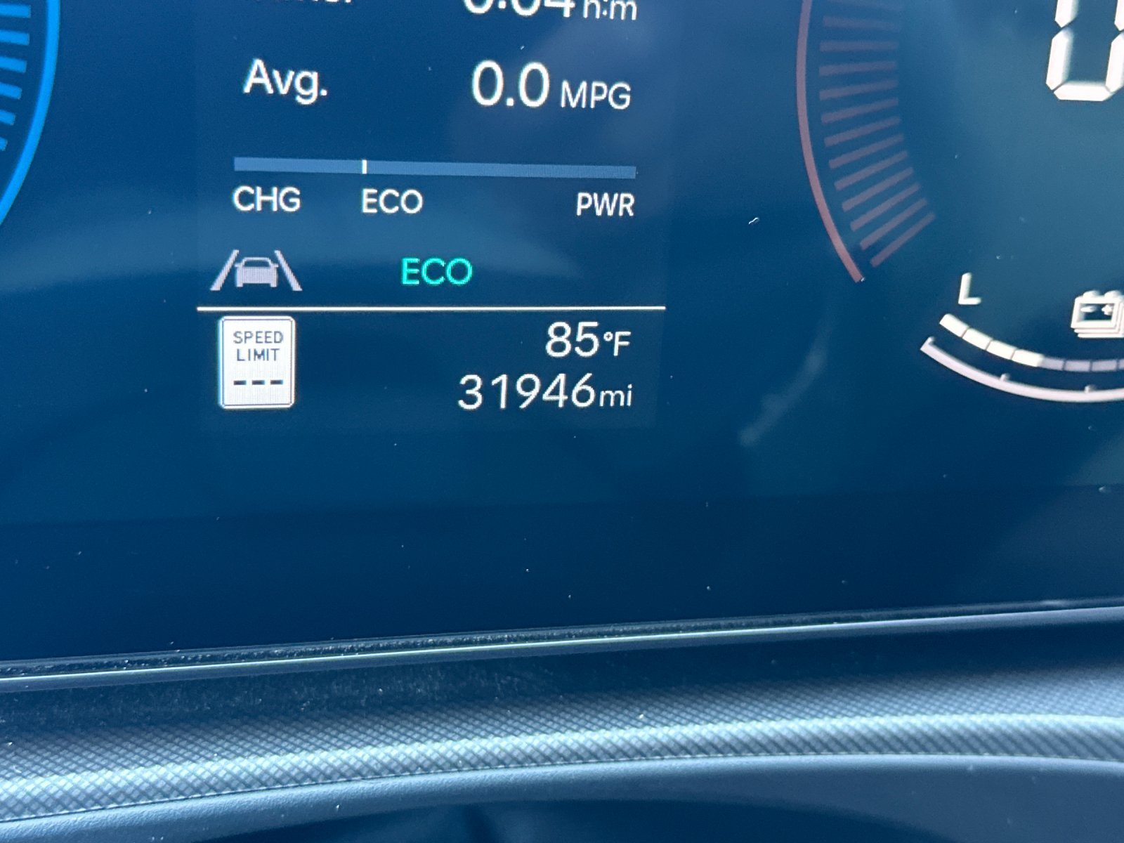 Used 2025 Hyundai Santa Fe SEL FWD image 32