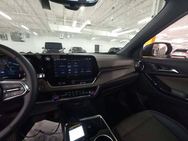 Used 2025 Chevrolet Equinox LT w/ Convenience Package II FWD image 8