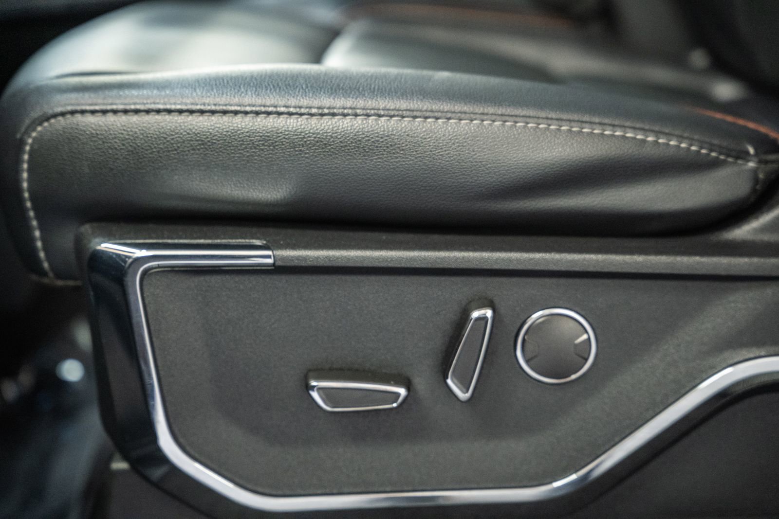 Certified 2023 Ford F150 Lariat w/ Equipment Group 502A High image 48