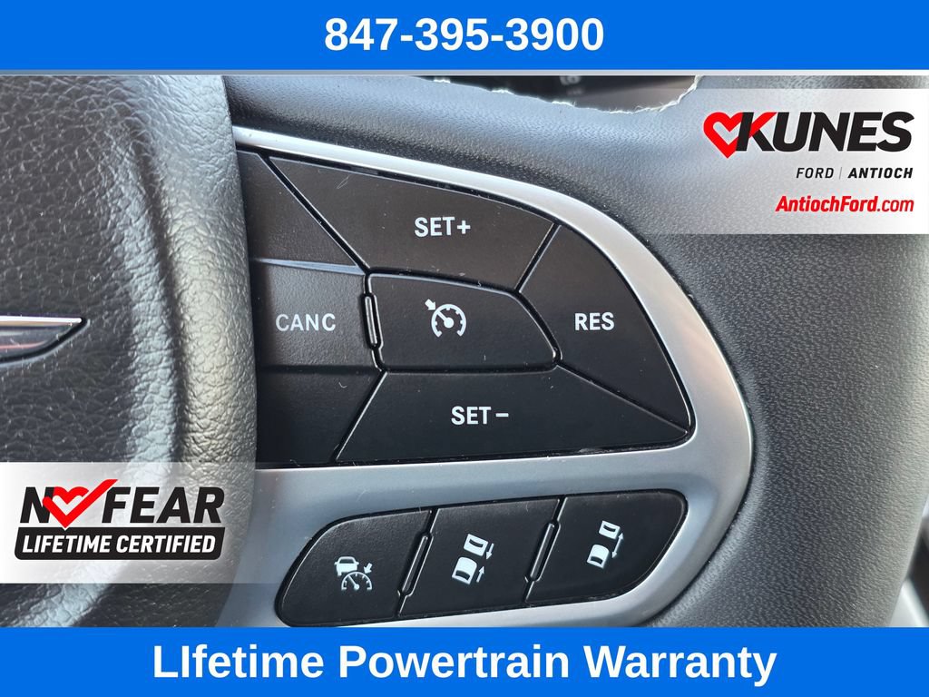 Used 2024 Chrysler Pacifica Touring-L FWD image 45