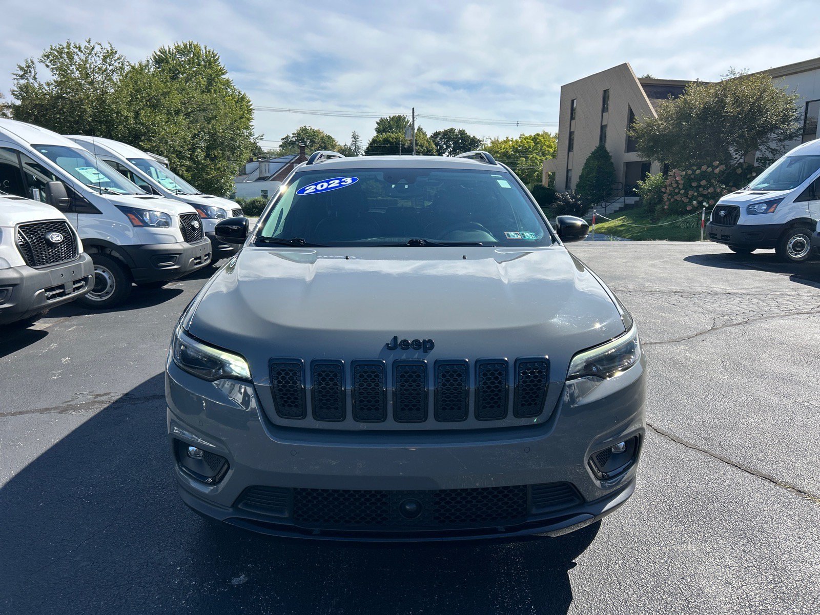 Used 2023 Jeep Cherokee Altitude Lux w/ Mopar Interior Package AWD/4WD image 2
