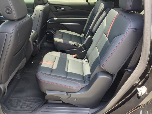 Used 2024 Chevrolet Traverse RS FWD image 31