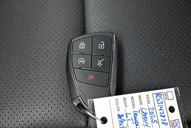 Used 2025 Chevrolet Traverse LT FWD image 28