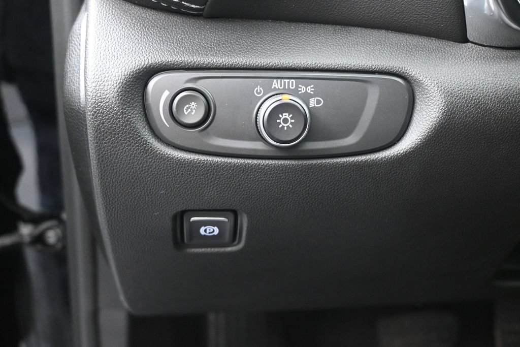 Used 2025 Chevrolet Blazer LT FWD image 19
