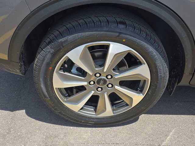 Certified 2024 Ford Escape Platinum w/ Premium Technology Package AWD/4WD image 5