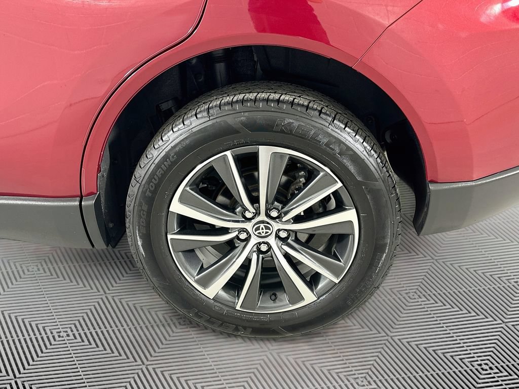 Used 2023 Toyota Venza LE AWD/4WD image 26