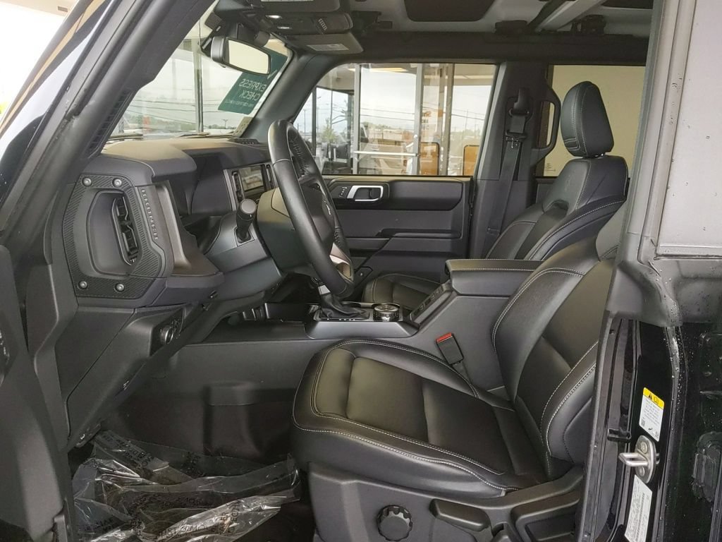 Certified 2025 Ford Bronco Badlands AWD/4WD image 12