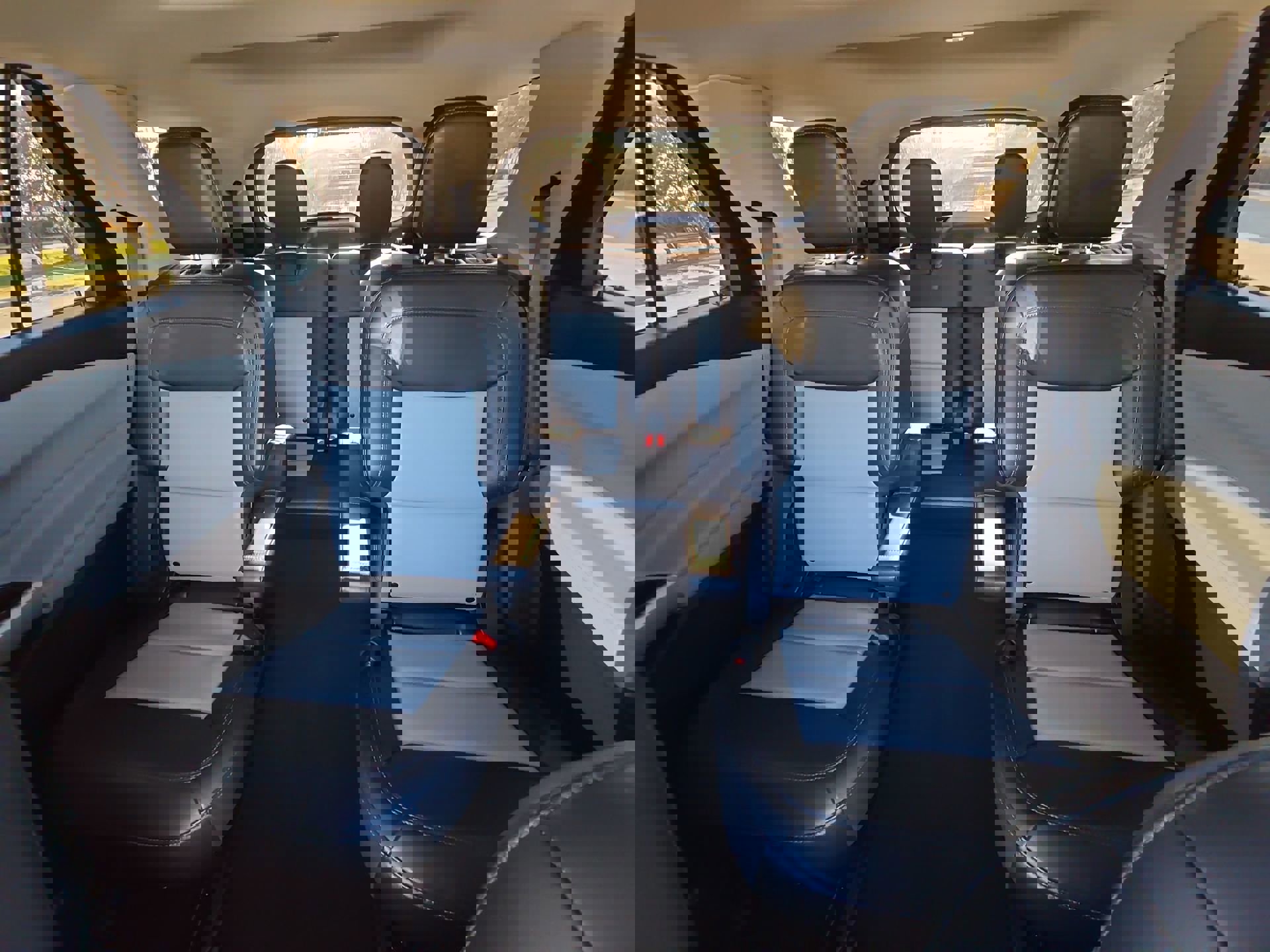 Certified 2022 Ford Explorer XLT w/ Equipment Group 202A image 22