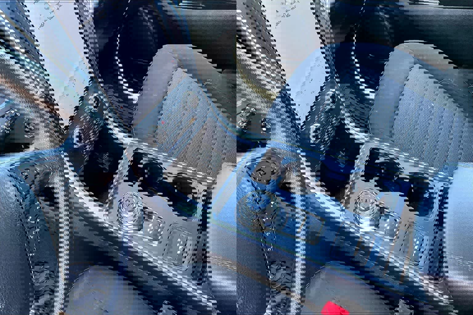 Certified 2024 Ford Edge SE w/ Black Appearance Package AWD/4WD image 18