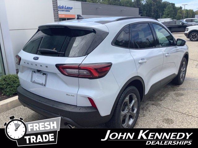 Certified 2025 Ford Escape ST-Line Select AWD/4WD image 3