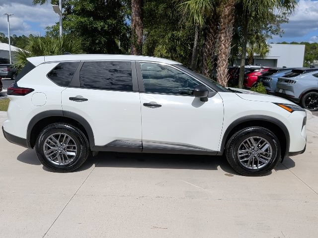 Used 2024 Nissan Rogue S AWD/4WD image 3