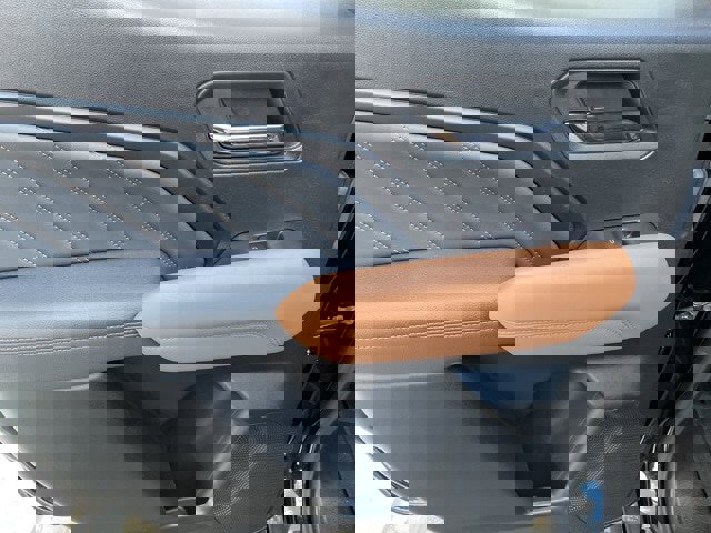 Used 2025 GMC Canyon AT4 w/ AT4 Premium Package image 13