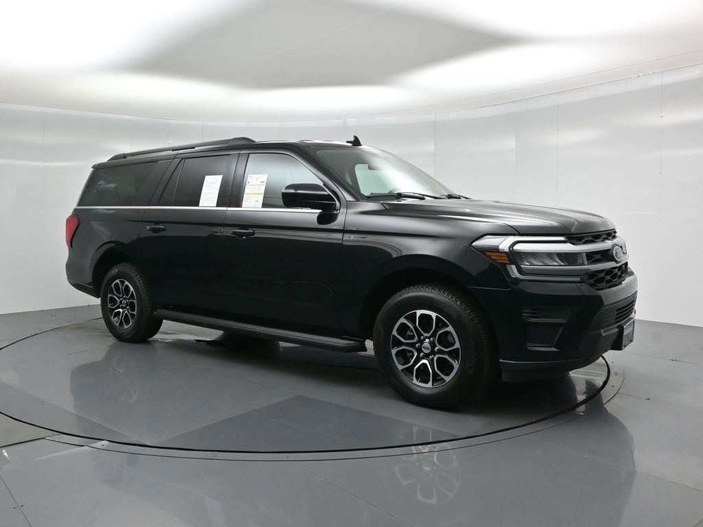 Certified 2022 Ford Expedition Max XLT image 3