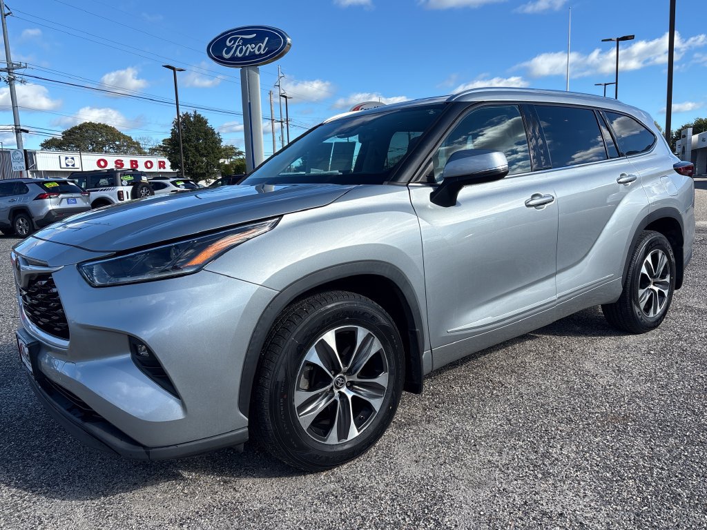 Used 2021 Toyota Highlander XLE AWD/4WD image 5