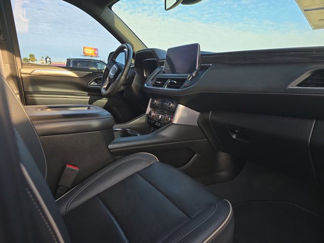 Used 2023 GMC Yukon XL SLT w/ SLT Luxury Package image 17