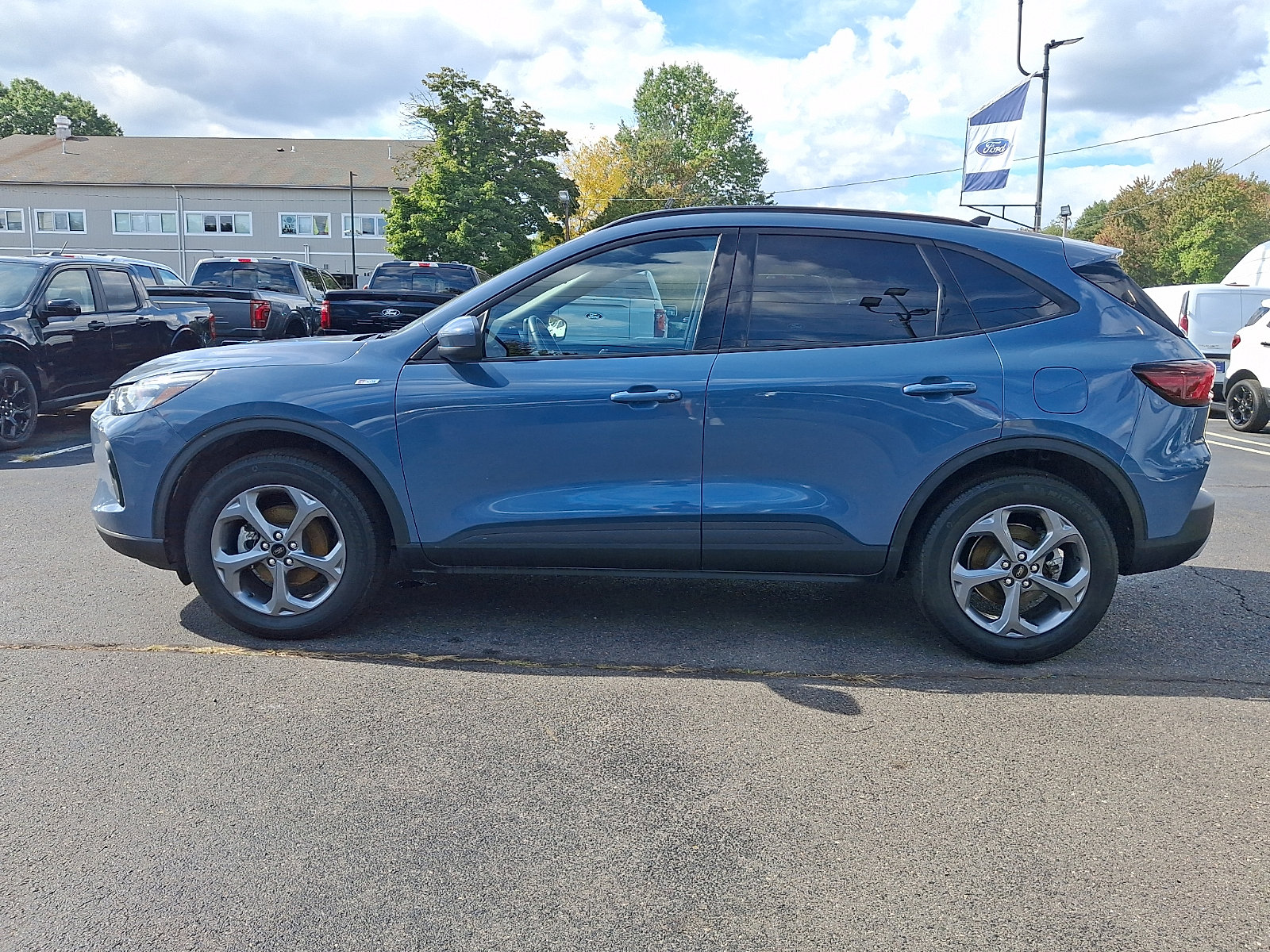 Certified 2025 Ford Escape ST-Line Select AWD/4WD image 4