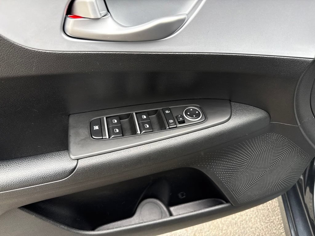 Used 2023 Kia Forte LXS FWD image 12