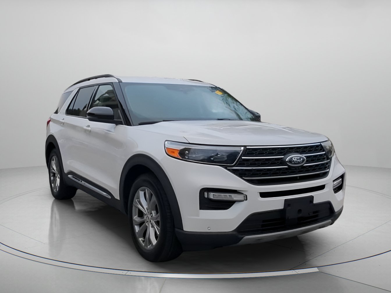 Certified 2023 Ford Explorer XLT w/ Equipment Group 202A RWD image 4