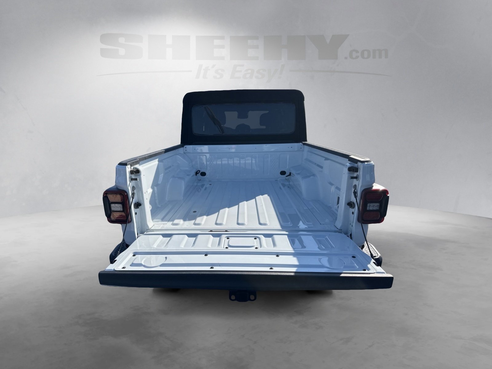 Used 2024 Jeep Gladiator Mojave w/ Safety Group image 23