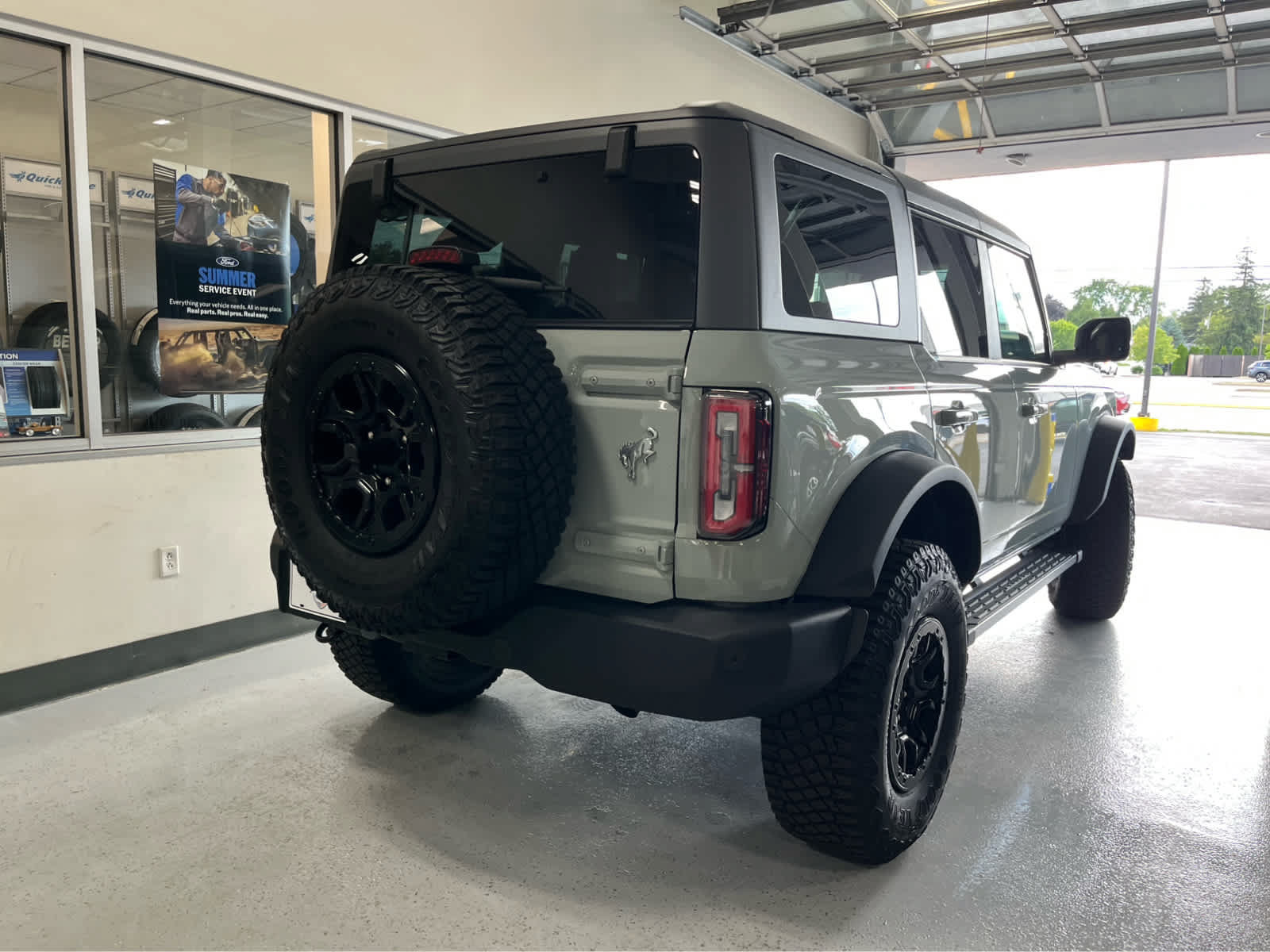 Certified 2024 Ford Bronco Outer Banks w/ Sasquatch Package AWD/4WD image 11