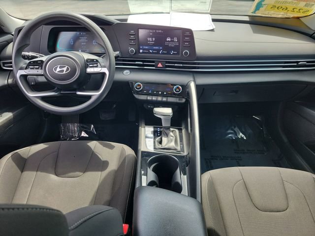 Used 2025 Hyundai Elantra Hybrid FWD image 13