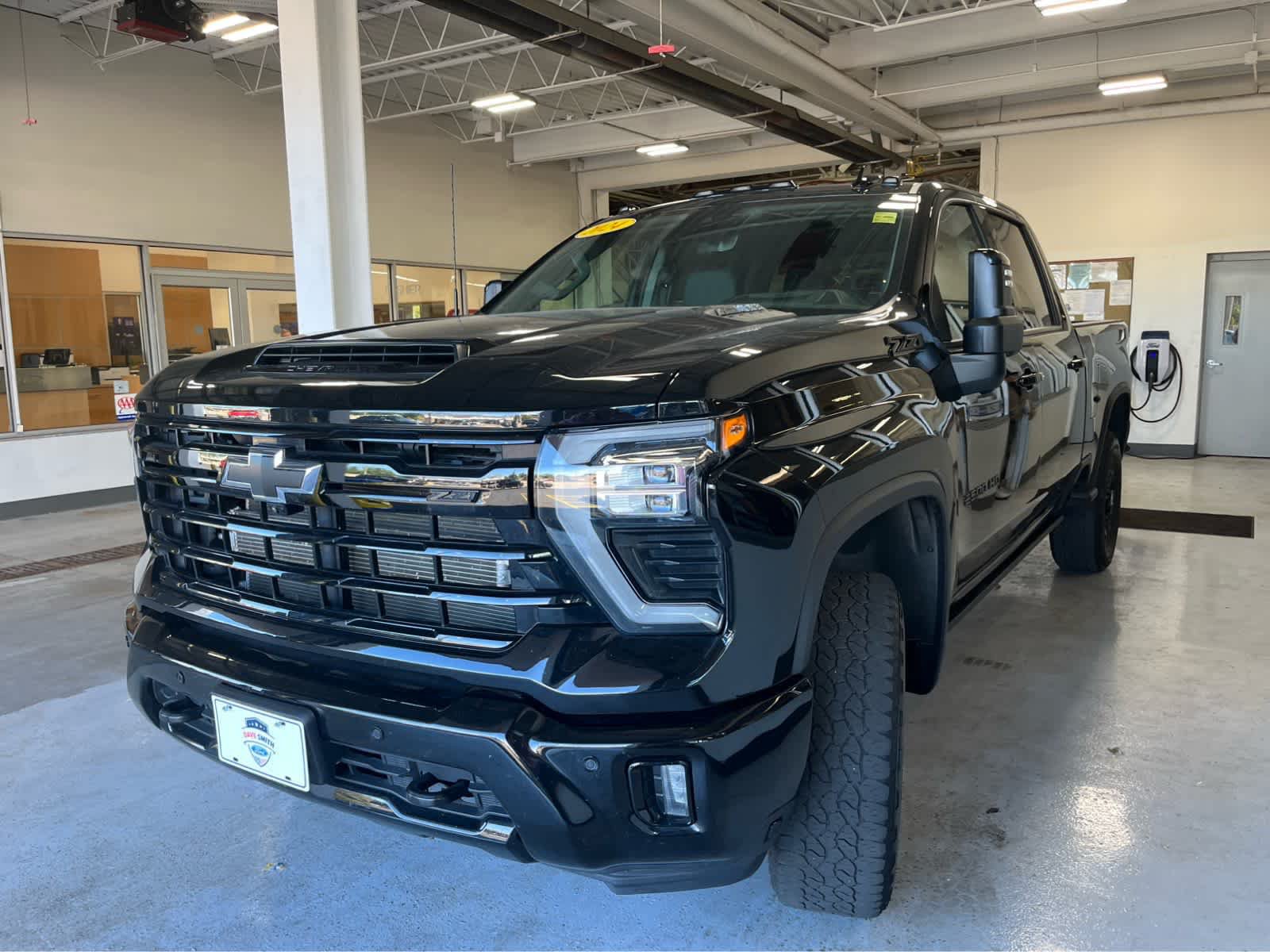 Used 2024 Chevrolet Silverado 2500 LTZ w/ LTZ Plus Package AWD/4WD image 5