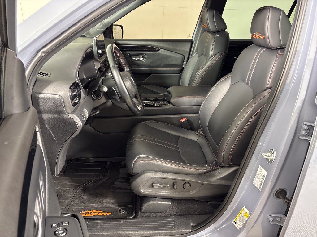 Used 2025 Honda Pilot TrailSport image 27