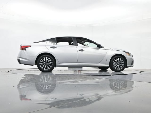 Used 2024 Nissan Altima 2.5 SV FWD image 32