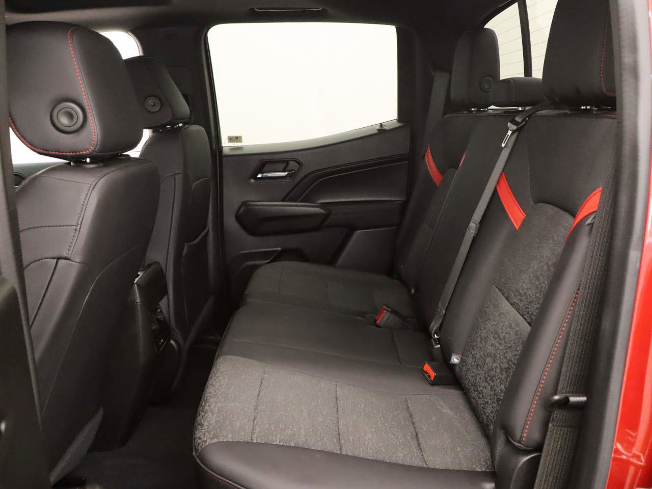 Used 2024 Chevrolet Colorado Z71 w/ Z71 Convenience Package 2 image 20