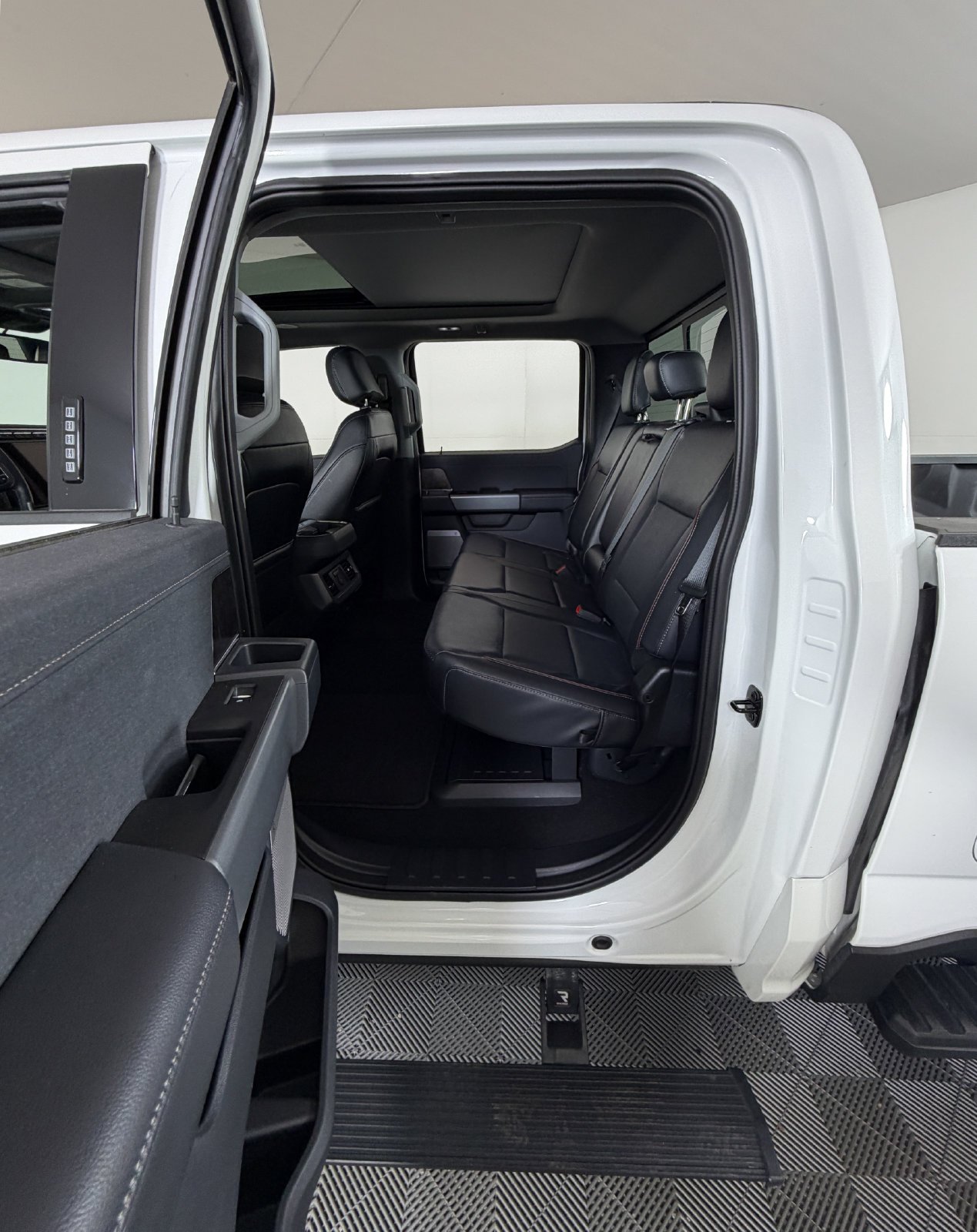 Certified 2024 Ford F250 Lariat w/ Lariat Ultimate Package AWD/4WD image 7