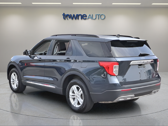 Certified 2023 Ford Explorer XLT w/ Equipment Group 202A AWD/4WD image 3