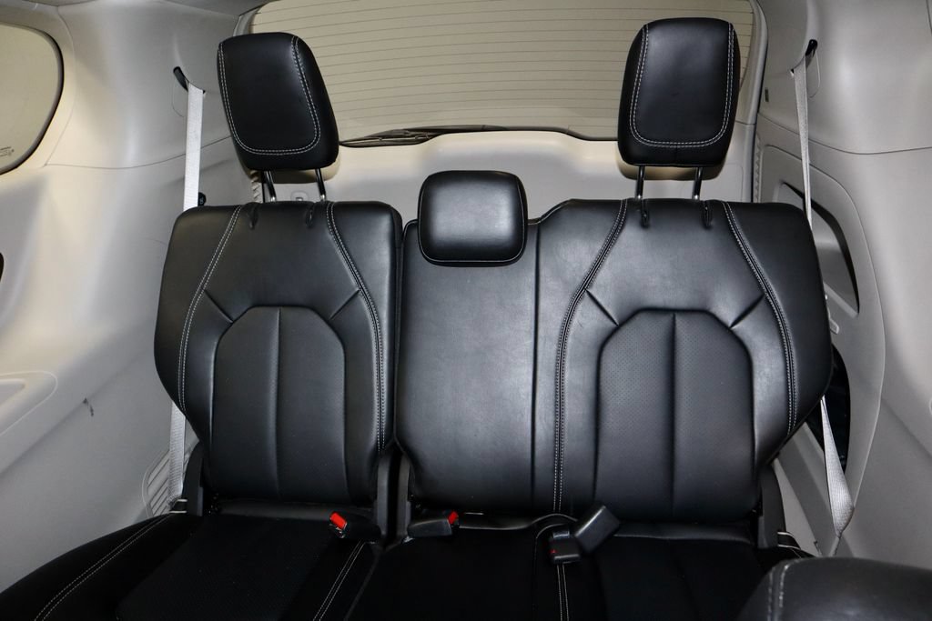 Used 2024 Chrysler Pacifica Touring-L FWD image 21