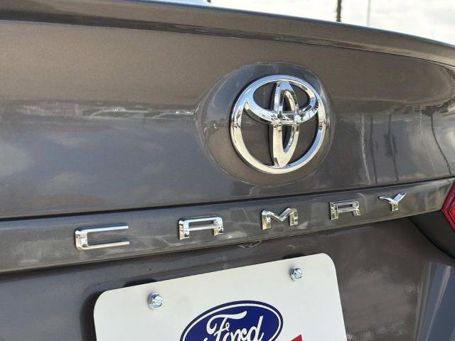 Used 2019 Toyota Camry SE w/ Convenience Package FWD image 9