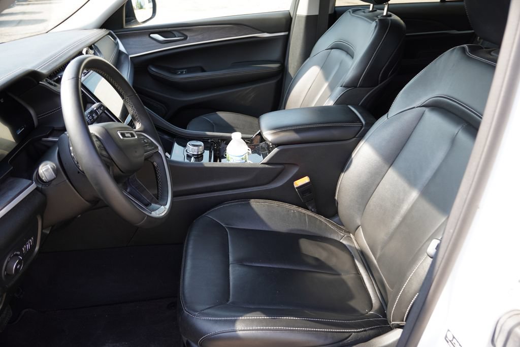 Used 2023 Jeep Grand Cherokee Limited AWD/4WD image 5