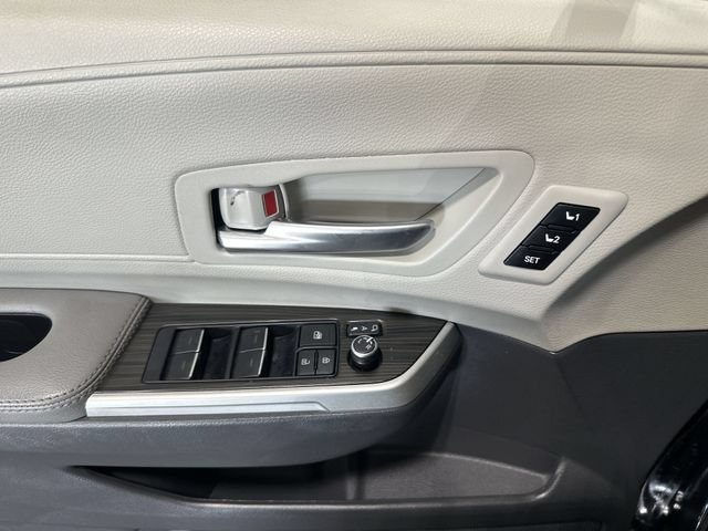 Used 2024 Toyota Sienna Limited AWD/4WD image 19