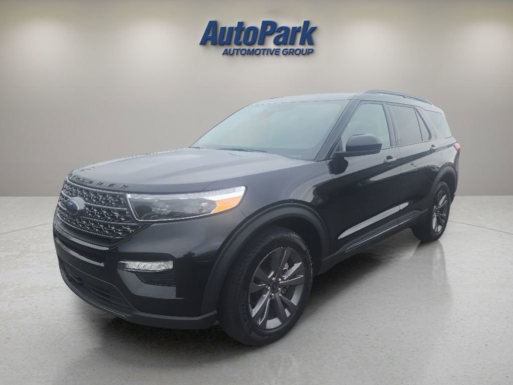 Certified 2024 Ford Explorer XLT w/ Equipment Group 202A AWD/4WD image 3