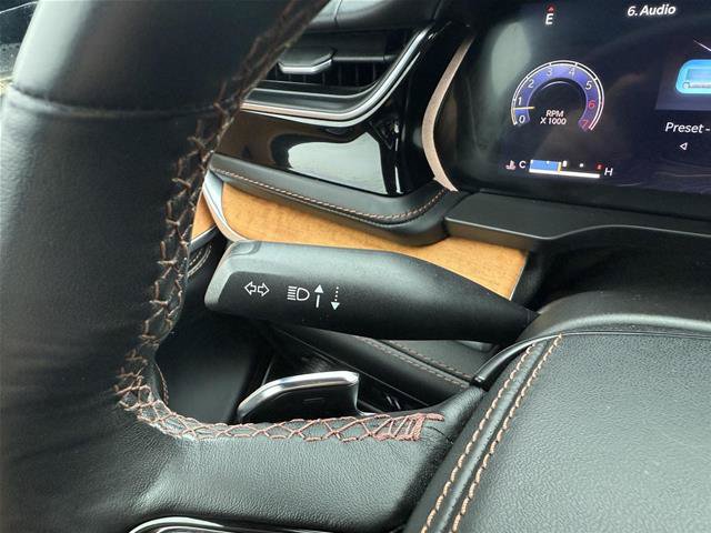 Used 2023 Jeep Grand Cherokee L Summit AWD/4WD image 15