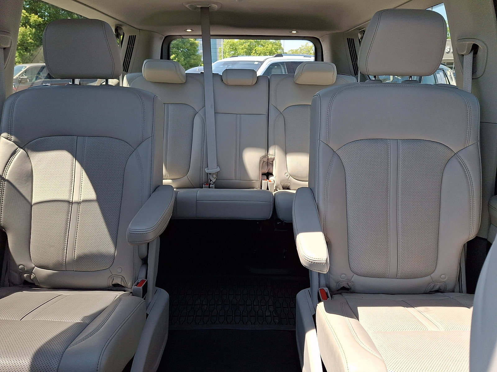 Used 2024 Jeep Wagoneer L Series III w/ Premium Group I AWD/4WD image 19