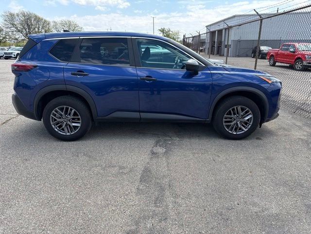 Used 2023 Nissan Rogue S AWD/4WD image 3