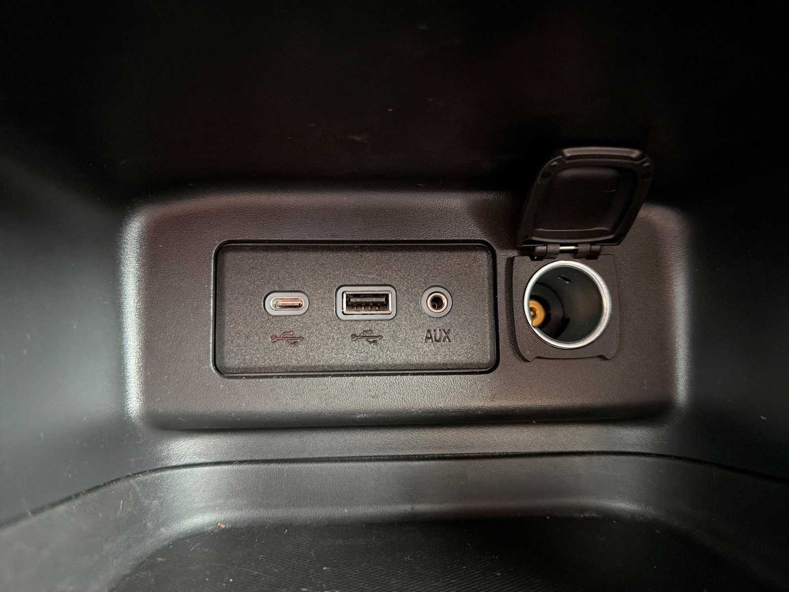 Used 2023 Chevrolet Equinox RS w/ LPO, Floor Liner Package AWD/4WD image 31