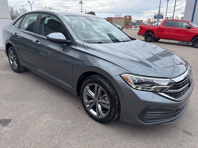 Used 2024 Volkswagen Jetta SE image 4