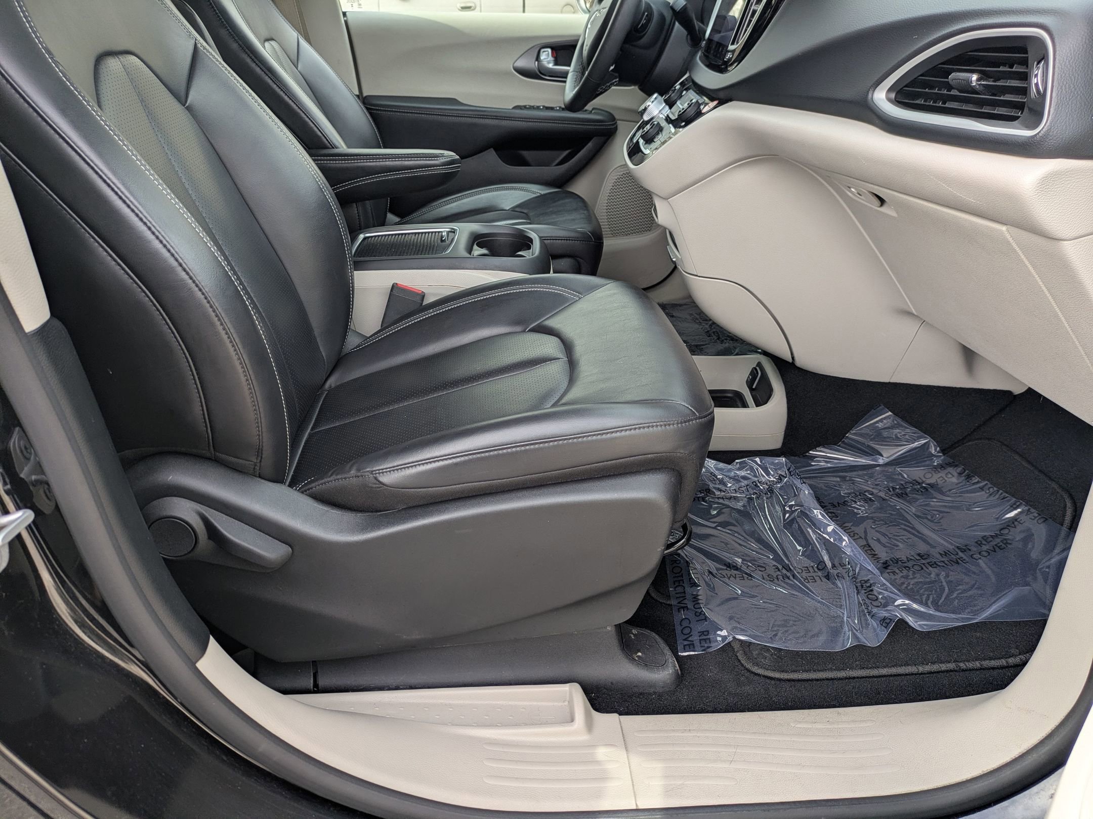 Used 2023 Chrysler Pacifica Touring-L image 36