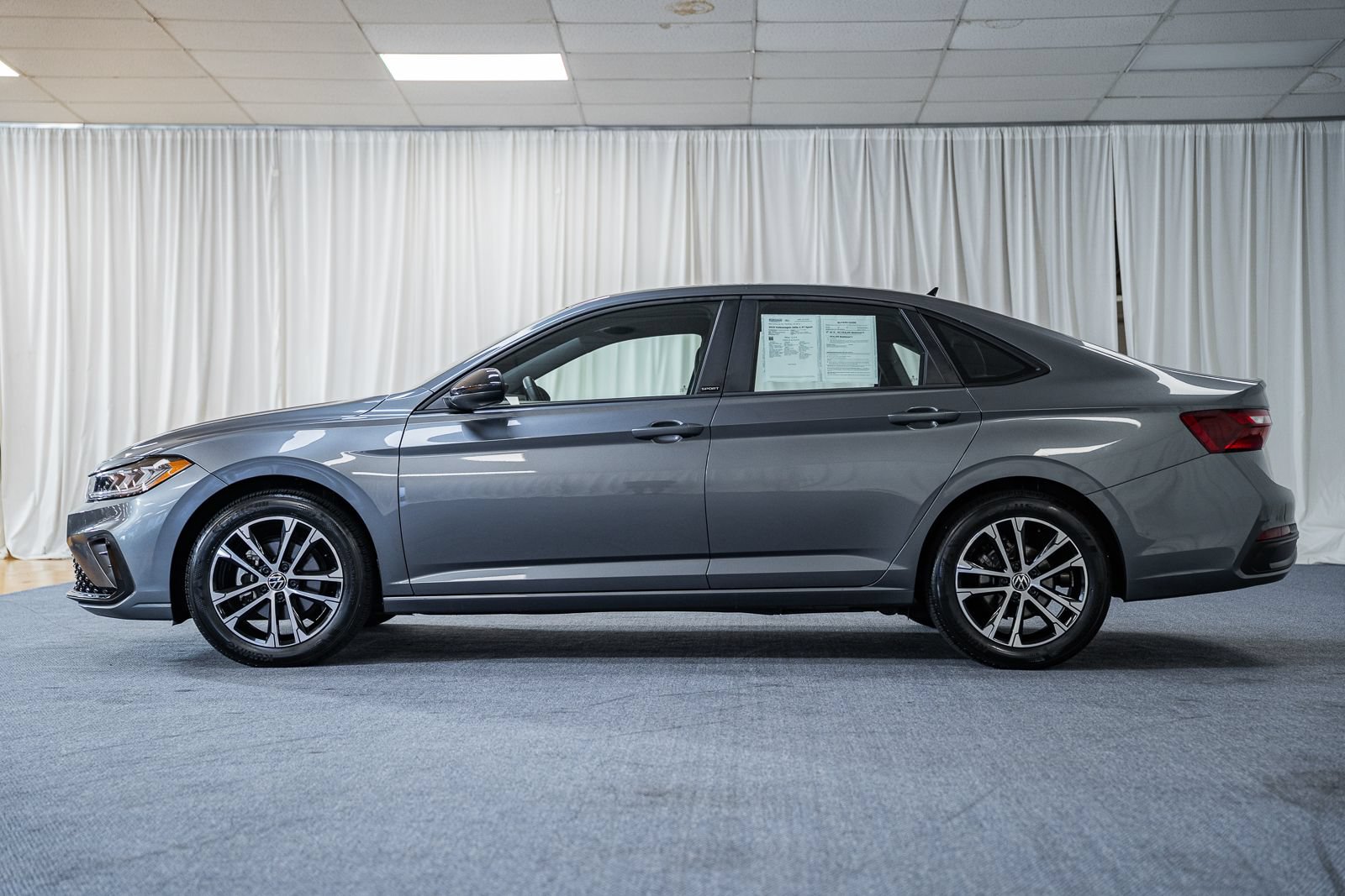 Used 2025 Volkswagen Jetta Sport FWD image 5